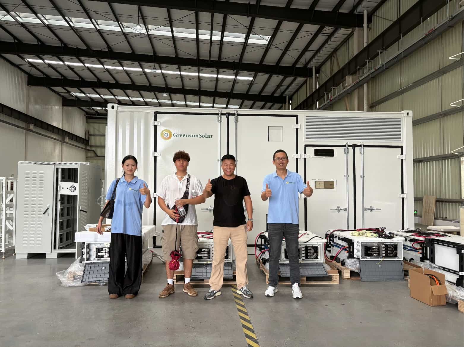 Des clients mongols visitent l'usine Greensun et signent un accord de coopération BESS de 1 MWh