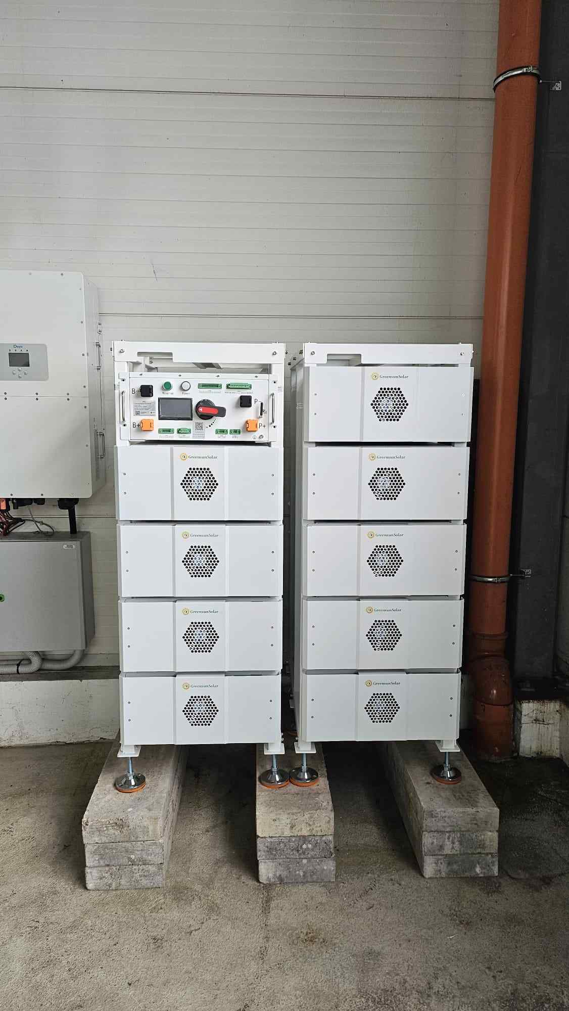 Deye hybrid inverter 