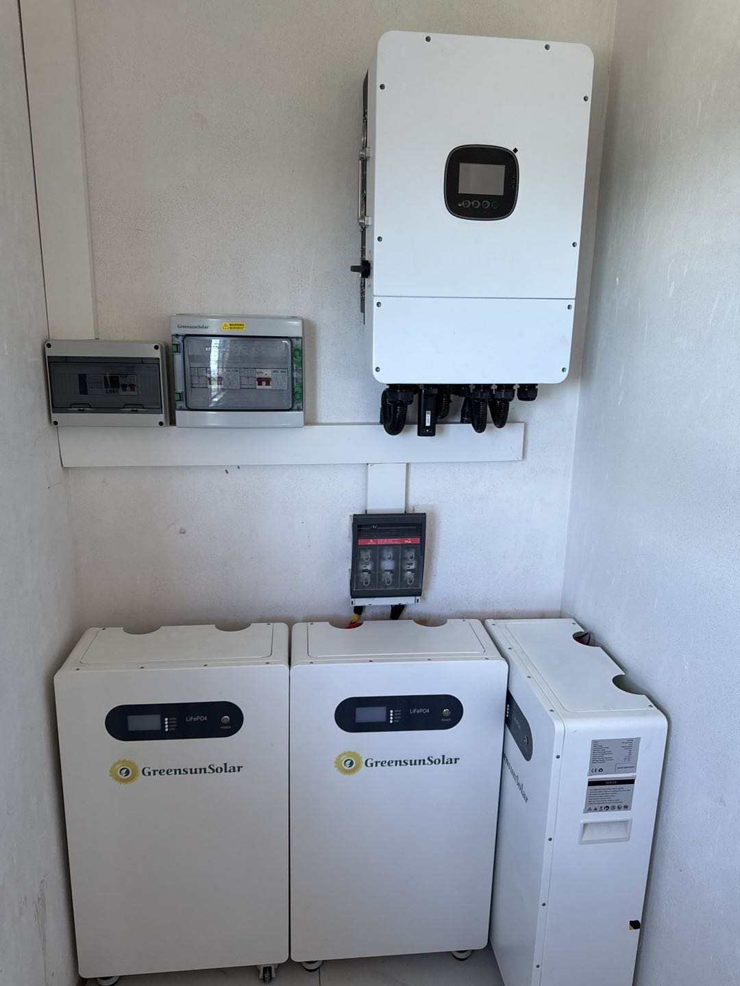 Comment choisir le bon système de stockage d'énergie solaire pour votre maison ? Un guide simple